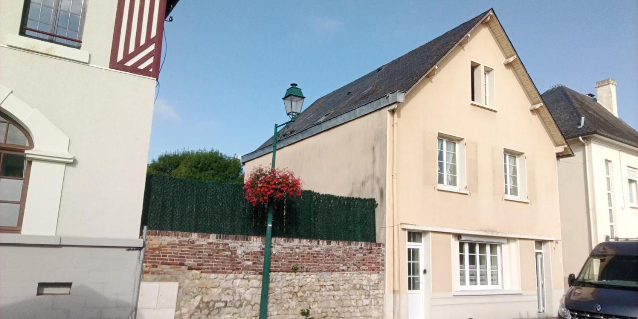 Le Plain Pied Sur Place Le Mêle-sur-Sarthe Extérieur photo